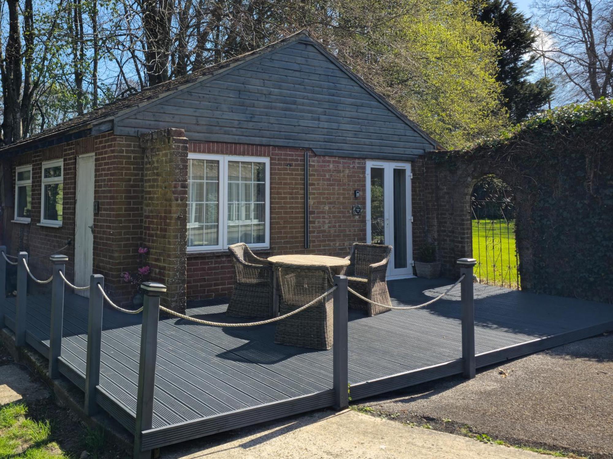 Grandwood House Lodges Chichester Extérieur photo