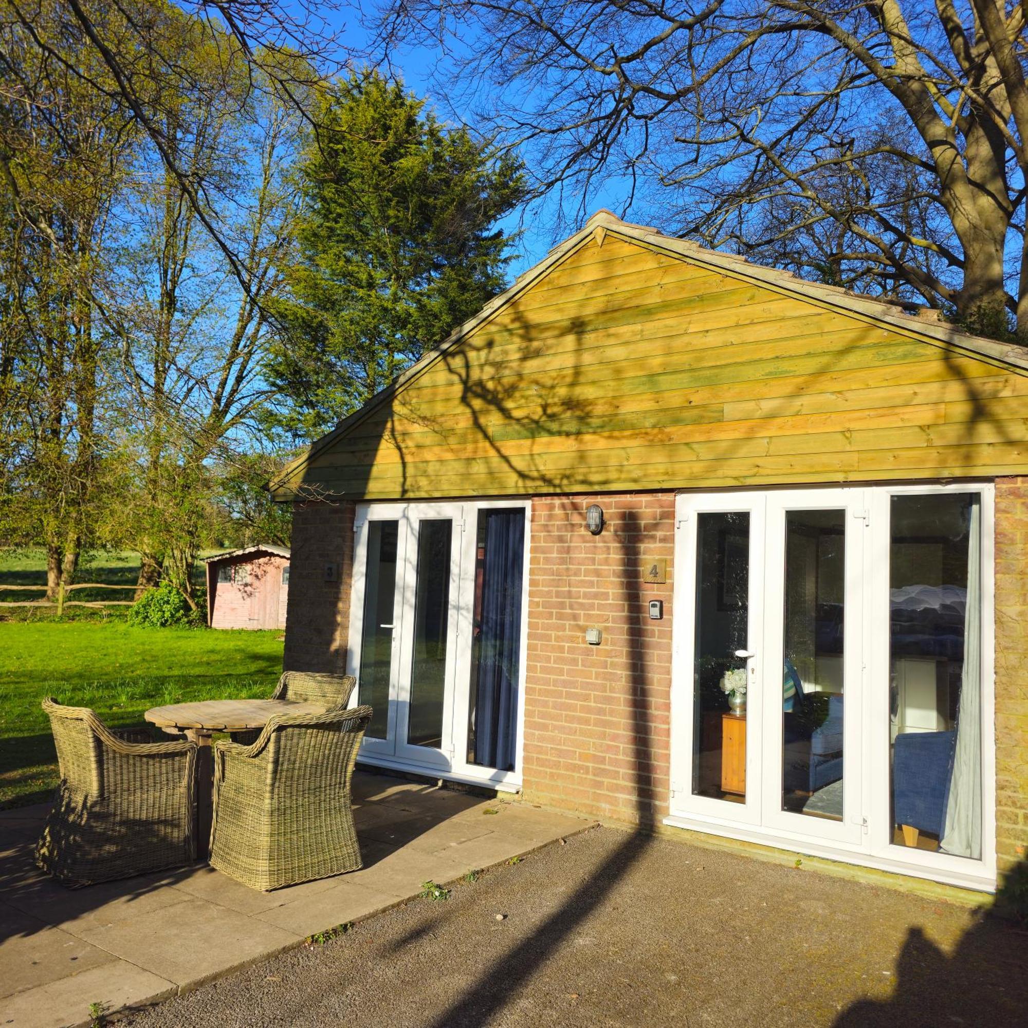 Grandwood House Lodges Chichester Extérieur photo